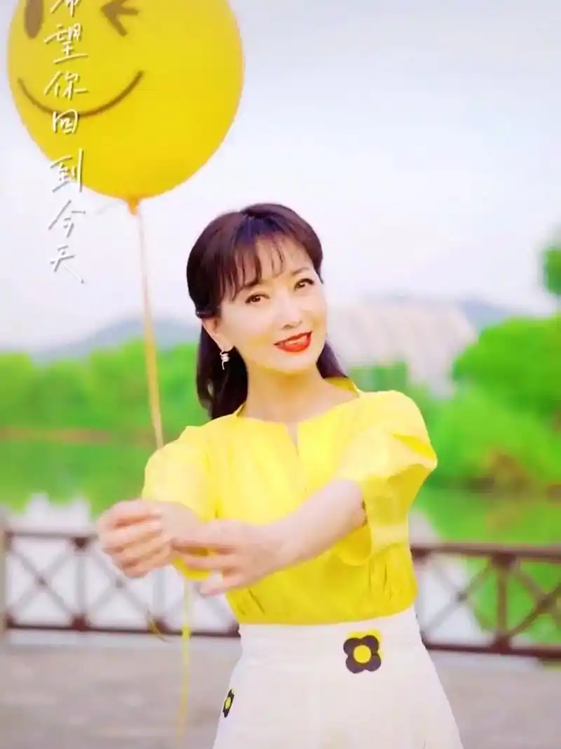 不老女神赵雅芝 #美女图片 星河滚烫,你是人间理想.#好看 - 抖音