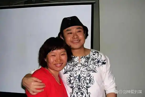 刀郎前妻生下女儿40天便跑路刀郎如今幸福美满而她会后悔吗