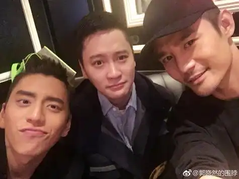 那些可爱的自拍合照    @王凯kkw