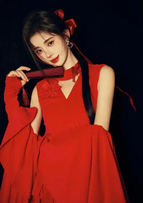 鞠婧祎国风红裙#国风红裙造型的鞠婧祎真的美到无法呼吸好么,真凳是