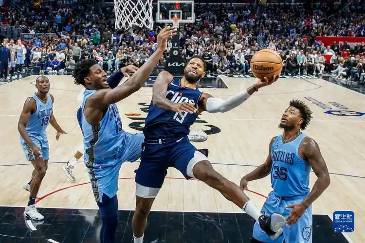 新华社发(赵汉荣摄)当日,在2023-2024赛季nba常规赛中,孟菲斯灰熊队