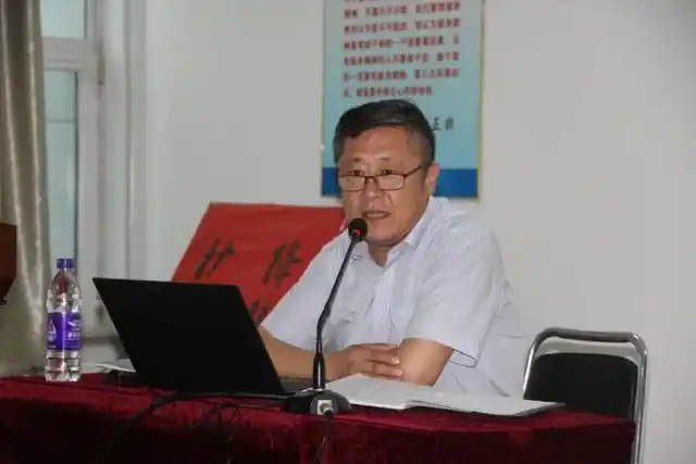 谢红兵践行初心使命谱写律者华章