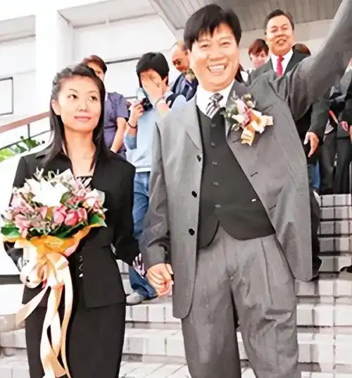 回顾万梓良恬妞离婚28年他做河南女婿46岁当父亲恬妞仍单身