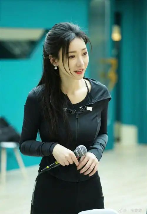 但已经获得了最佳女主角的柳岩了解一下~即使被说入行晚,即使被人否定