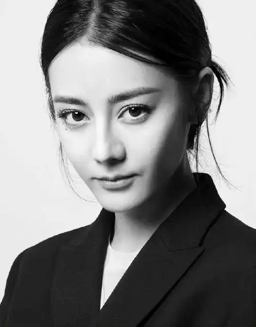 迪丽热巴高清怼脸图