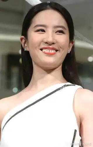 女神刘亦菲笑起来就够丑了,没有想到鞠婧祎,笑起来更加夸张