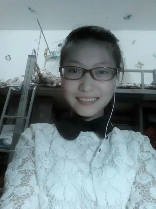 楼主要一个女生的照片,不要太好看,尽量很普通.看着性格比较任性那种.