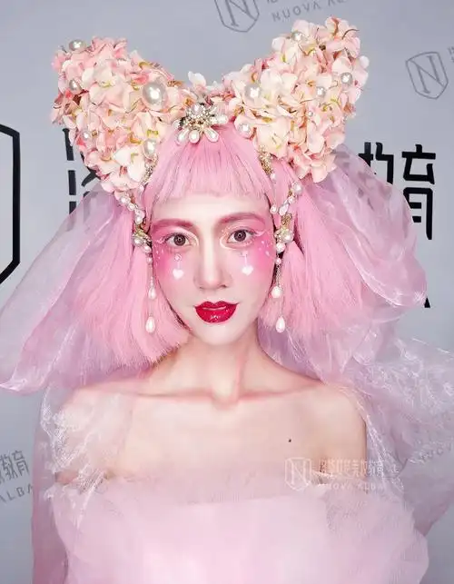 怀化化妆培训--粉色梦幻少女妆