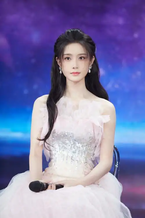 cctv15音乐频道,央视频同步直播,听见小陈总@陈意涵estelle星辰下的