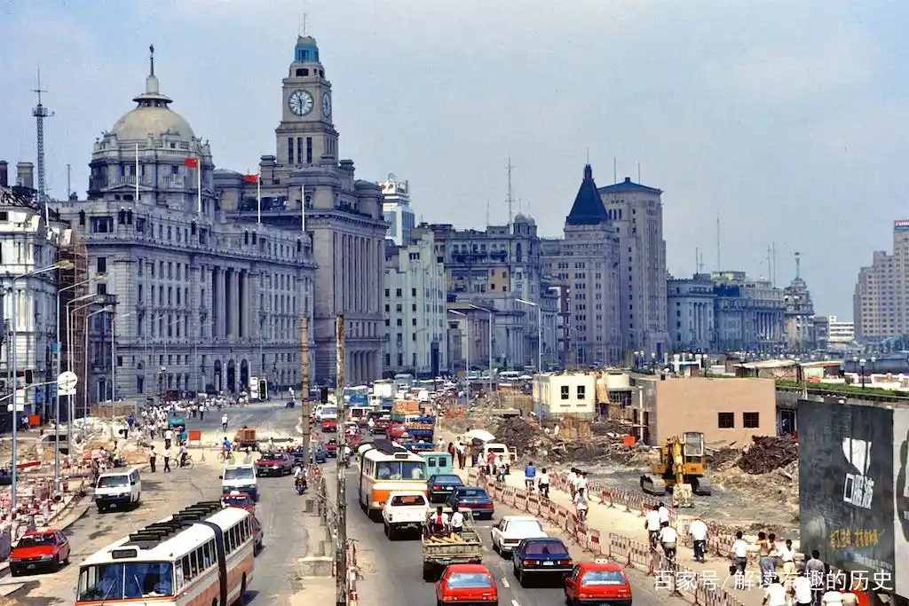 90年代上海老照片:图5酒吧里的陪酒女郎,图9还未建成的东方明珠