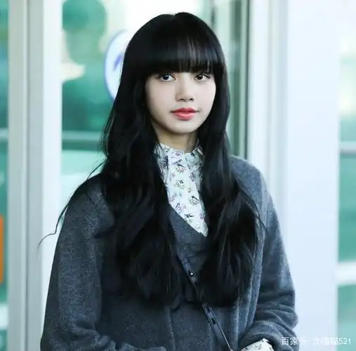 lisa又换新发型了,这次是"人间芭比"