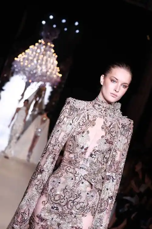 巴黎高级定制周——zuhair murad品牌时装秀_新华社_法国巴黎_欧新