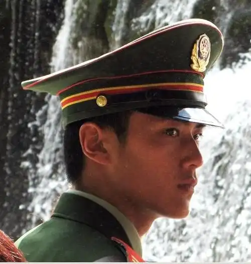 组图中国最帅的80后军人刚毅面孔天使心灵