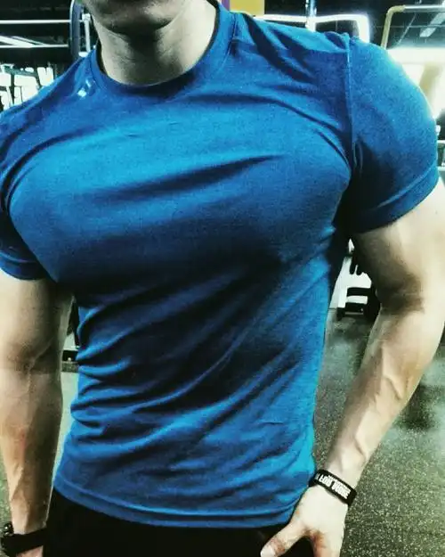 胸肌太大穿衣服难看怎么办? - 知乎