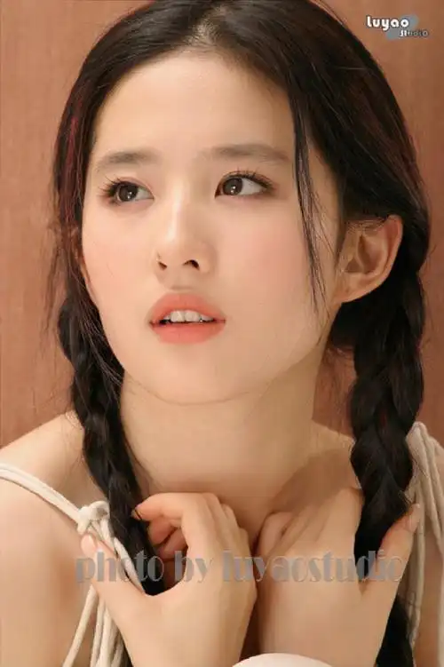 一组刘亦菲麻花辫旧照