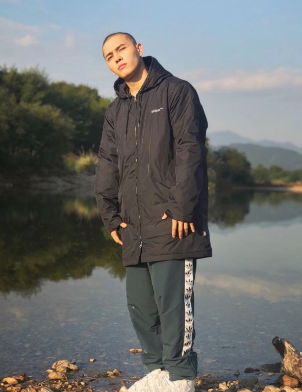 洪尧:光头造型,什么风格都能驾驭