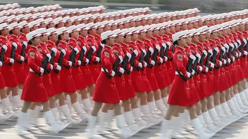 庆祝中华人民共和国成立70周年大会阅兵式现场女民兵方队.(资料图)