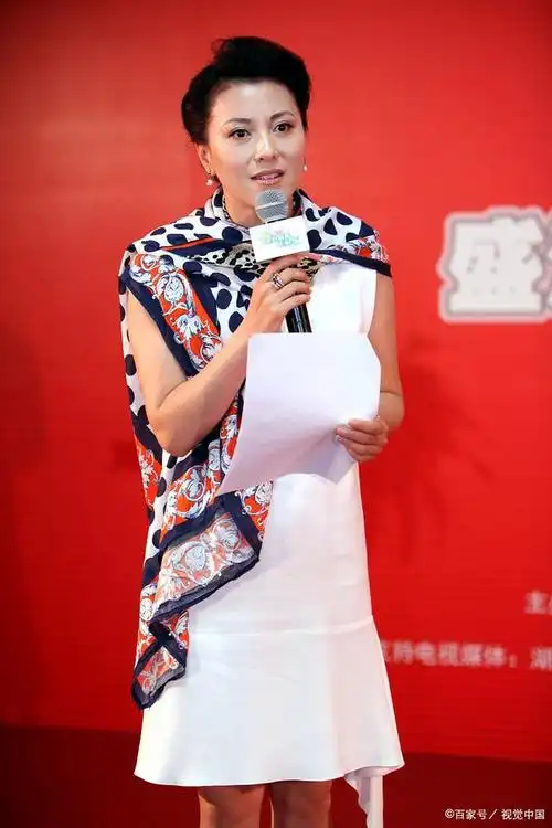 梦桐端庄主持风采背后的成功与爱情