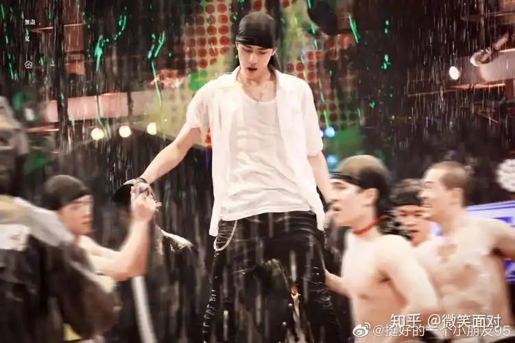 王一博今晚水舞台性感湿身要命了炸翻了