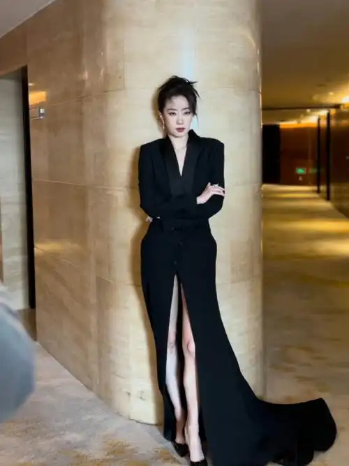 张小斐深v西装礼服造型##张小斐华表奖西装造型好a