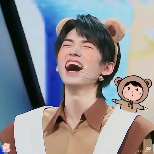 礼貌拿图哦#可可爱爱的小宋老师 #宋亚轩 #小海螺  @快手热门