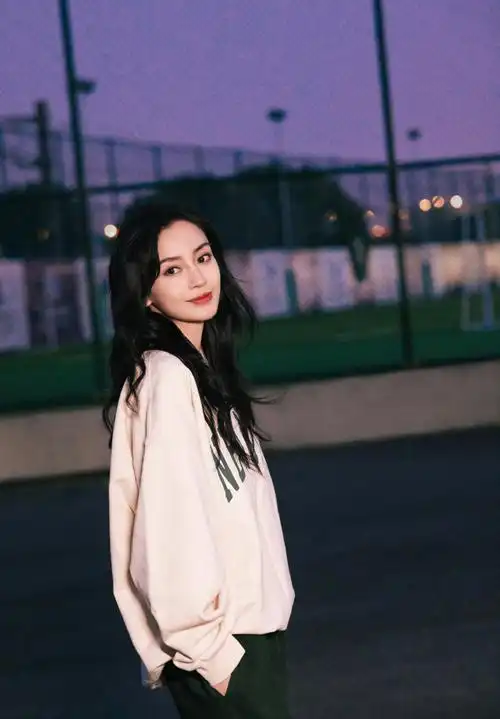 angelababy玩个毛线童趣生日写真##angelababy生日写真松弛感