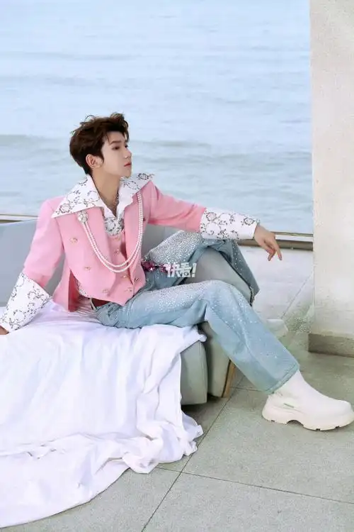 漫画图片_王源_为男神花式打call_娱乐明星_哥最