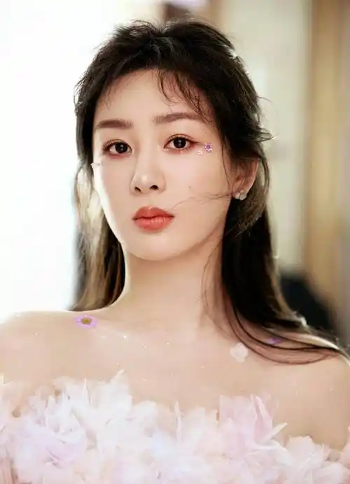 1图:赵露思 杨幂 杨紫 龚俊 王鹤棣 王一博 张艺兴 任嘉伦 蔡徐坤