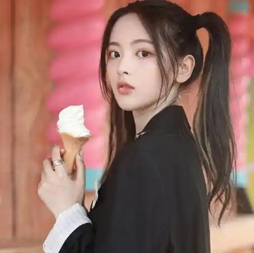 原创有种整容叫杨超越戴上眼镜乖乖女秒变国民初恋撩到你腿发麻