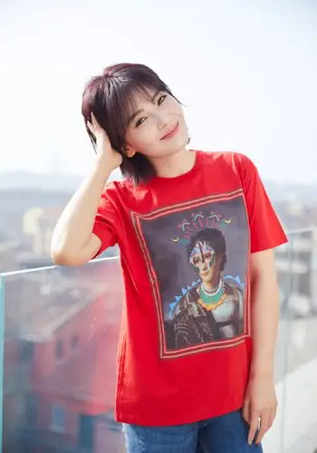 刘涛一款短发搭配一条白色条纹连衣裙,减龄又时尚,美得不像话_发型