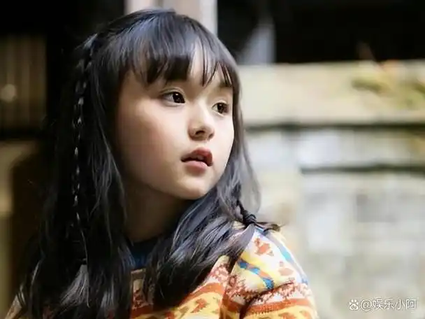 2岁出道收入百万,因长相甜美被禁止整容的刘楚恬,现在长成啥样