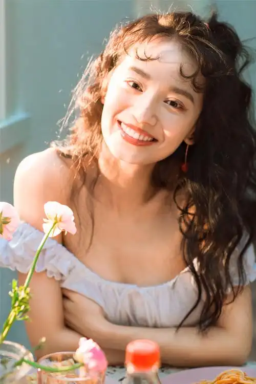 王禛俏皮写真 清新甜美公主风_凤凰网娱乐_凤凰网