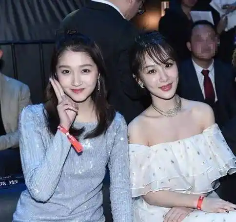 娜扎和关晓彤同框比美,两人各有千秋,关晓彤却不太自信