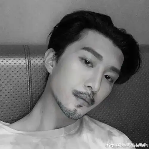 当男爱豆有了胡子之后,本以为最帅的肖战和易烊千玺,没想到是他