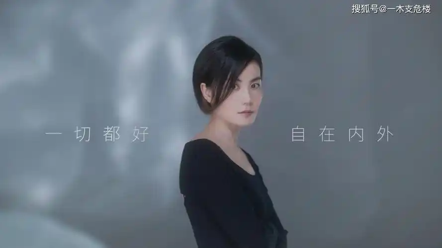 然后又传张柏芝得知王菲会献声主题曲,为了不与她扯上关系而退出节目.