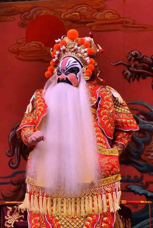 《将相和》杨赤饰廉颇本期主讲人简历杨赤,大连京剧院院长,国家一级