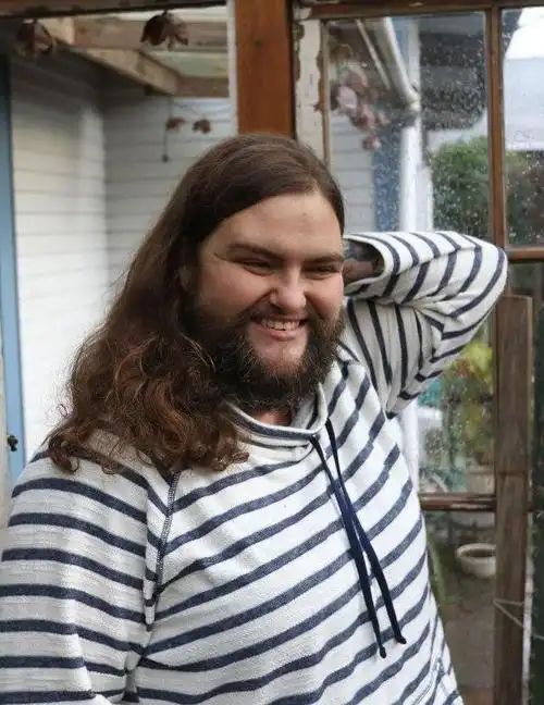 女孩满脸络腮胡,吓跑相亲男孩,可剃了胡子后,男孩肠子都悔青了