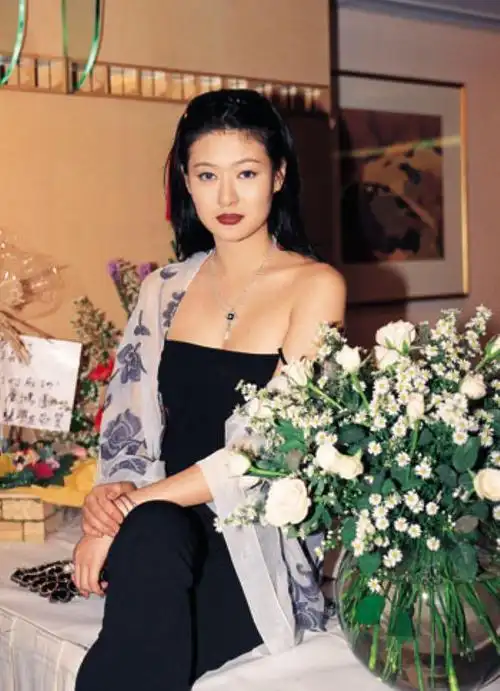 陈宝莲养小鬼29岁的陈宝莲自24楼一跃