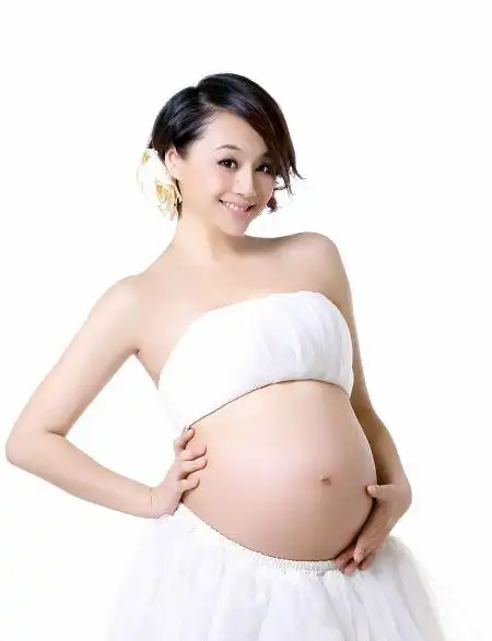 曹颖"平安夜"发布幸福孕照赶末班车生虎娃