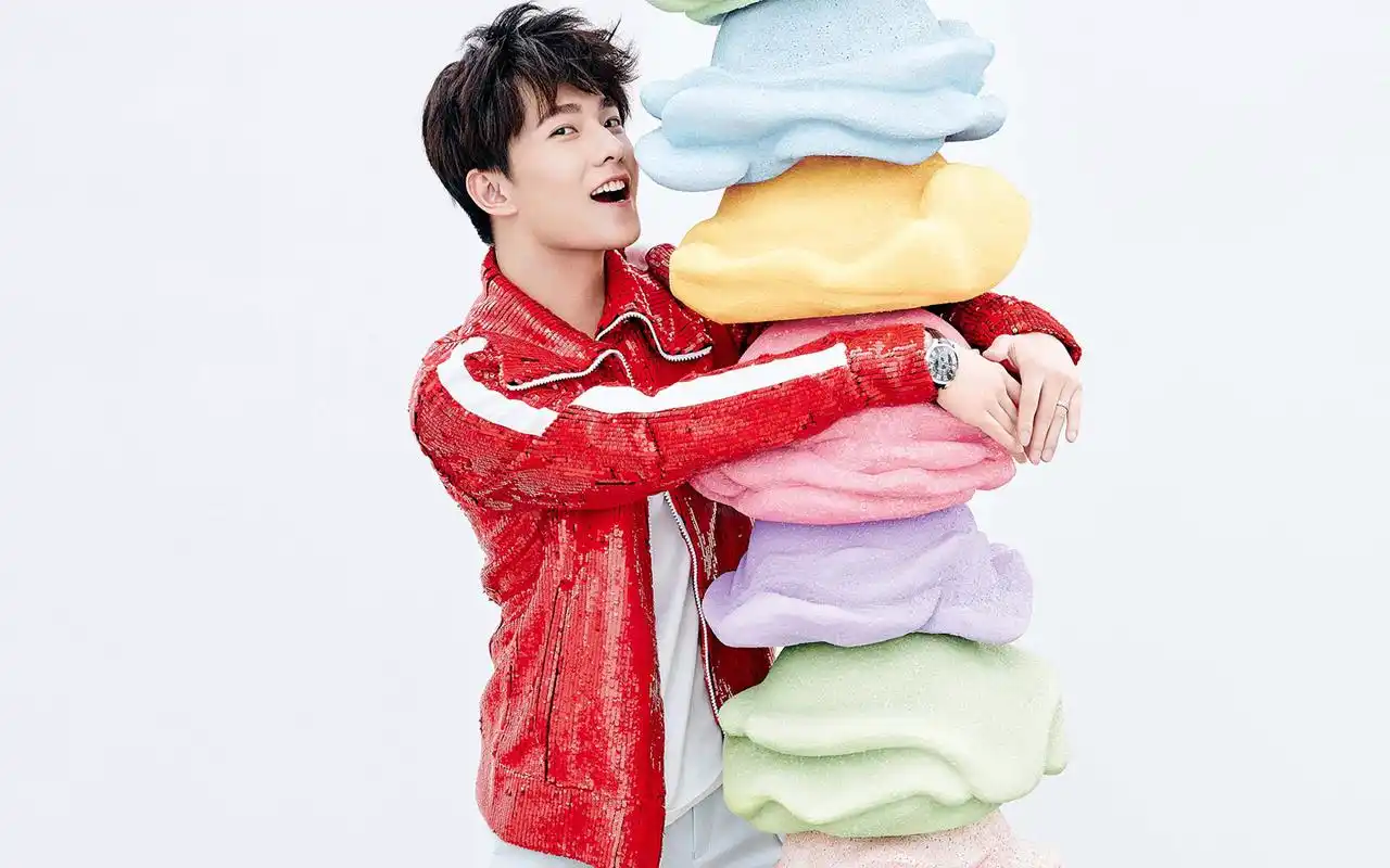 帅哥杨洋时尚杂志写真图片桌面壁纸