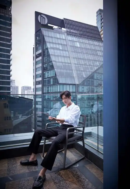 肖战泰国见面会发布会造型640x1136分辨率查看