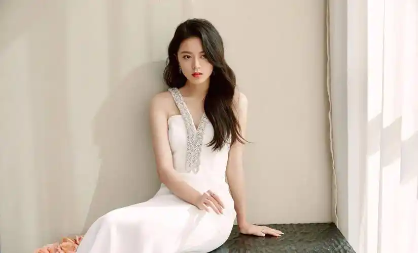 赵今麦白色长裙造型大片,高清壁纸,纯净又甜美_玫瑰_氛围_窗帘