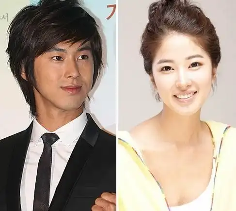 早前高雅拉与东方神起的队长郑允浩被传热恋,后又传出高雅拉喜欢