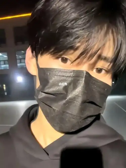 张真源女友视角打篮球投篮