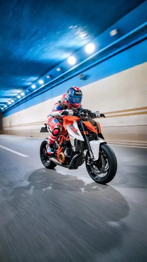 比较喜欢把腿打开.ktmr2r super duke r @ - 抖音