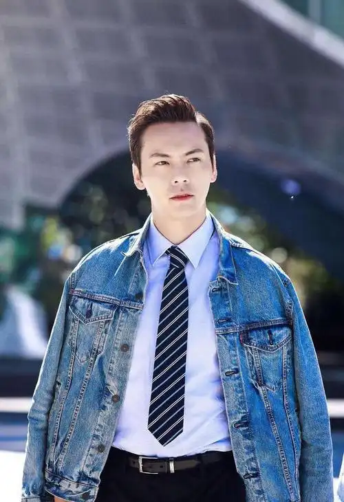 男孩子还是女孩子都对牛仔外套有一种莫名的执着,当然很多的明星也都