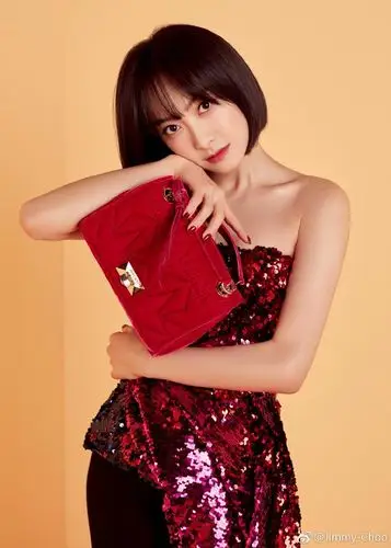 解锁自信造型宋茜代言品牌新年宣传活力更新