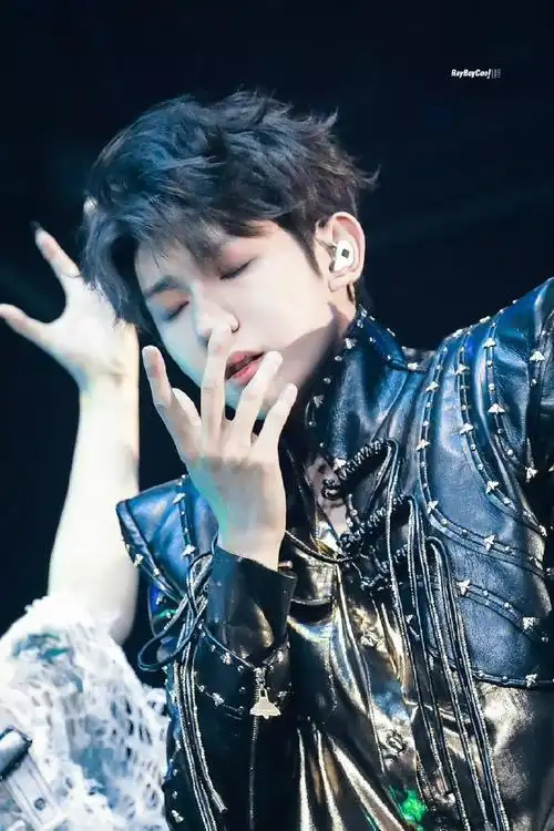 王俊凯王源易烊千玺各自的领域##王源##王源客厅狂欢巡演##城市