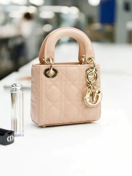 dior推出全新超迷你ladydior手袋