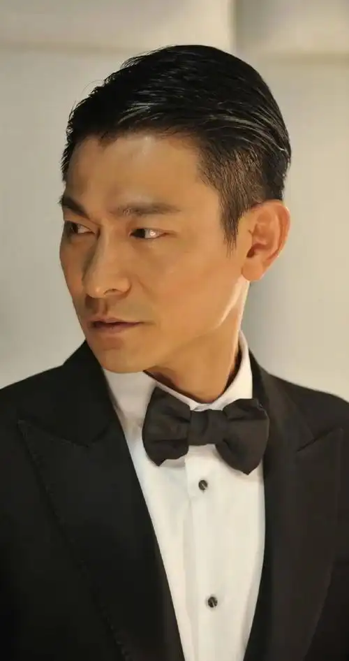 刘德华莫斯科行动复古造型